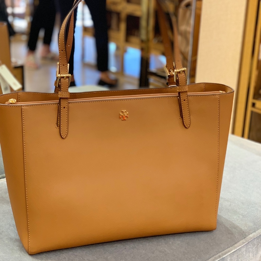Tory Burch Emerson Large Leather Buckle Tote - Picture 4 of 8
